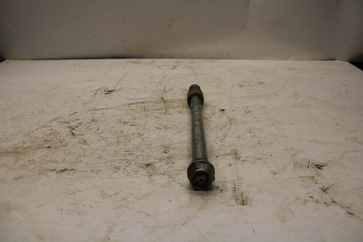 06 HONDA SHADOW 750 VT750C REAR AXLE BACK WHEEL RIM PIVOT BOLT AXEL BB352