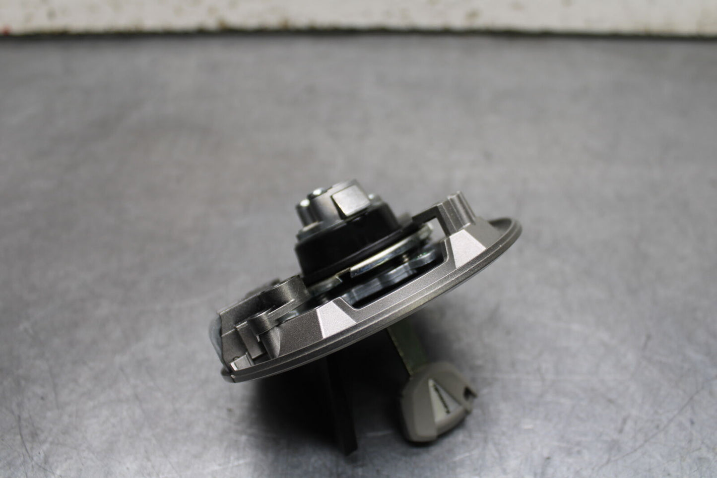 24 KAWASAKI NINJA 500 ABS FUEL TANK GAS CAP BB730