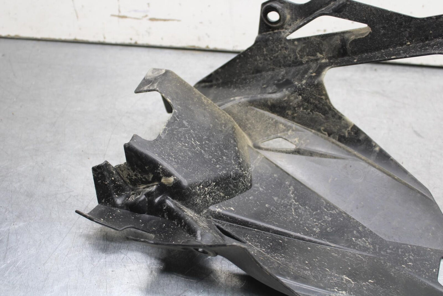 23-24 KAWASAKI NINJA ZX4R REAR BACK WHEEL TIRE HUGGER FENDER BB638