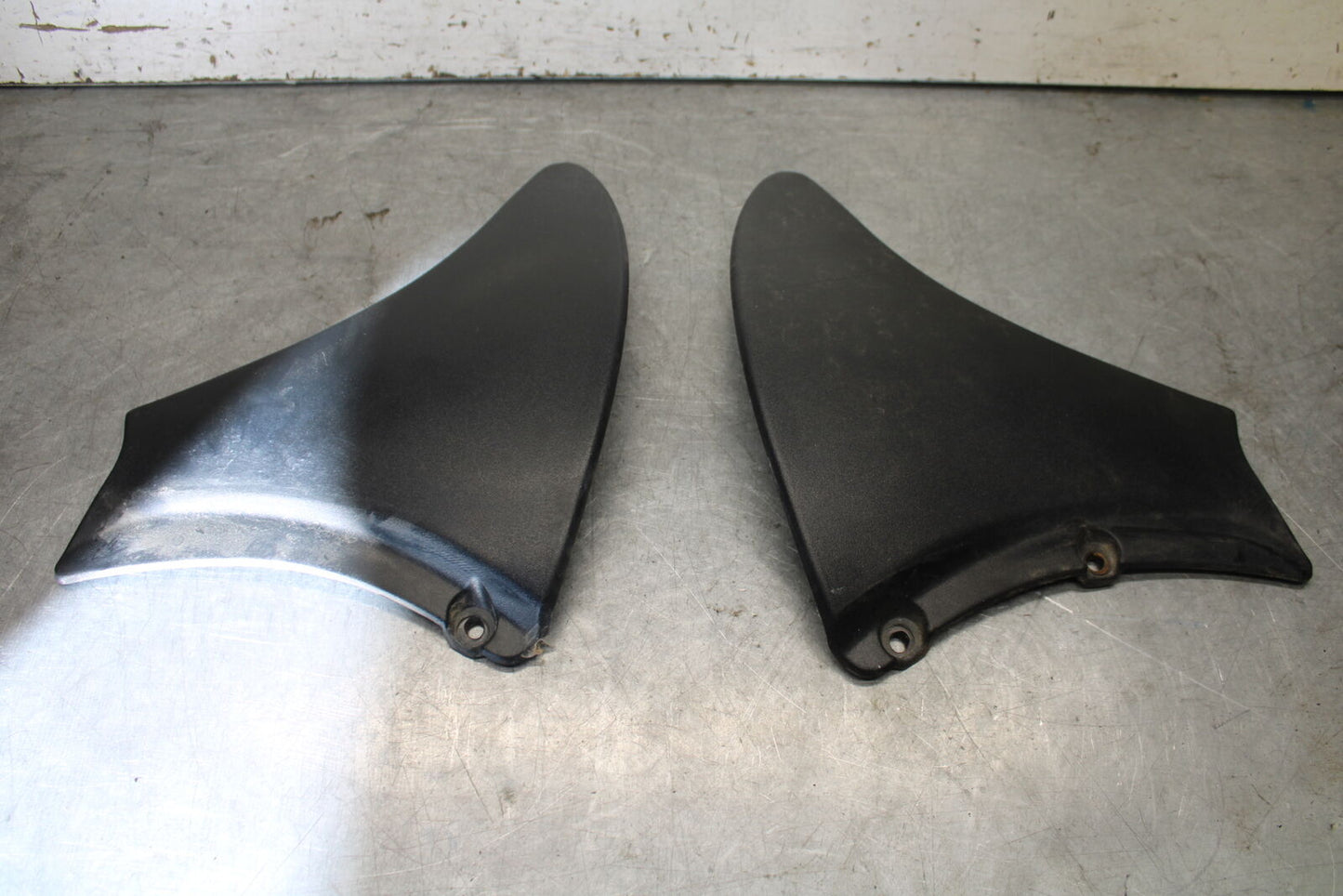 01-06 TRIUMPH TIGER 955I RIGHT LEFT FRONT SIDE SEAT PANELS TRIMS BB693