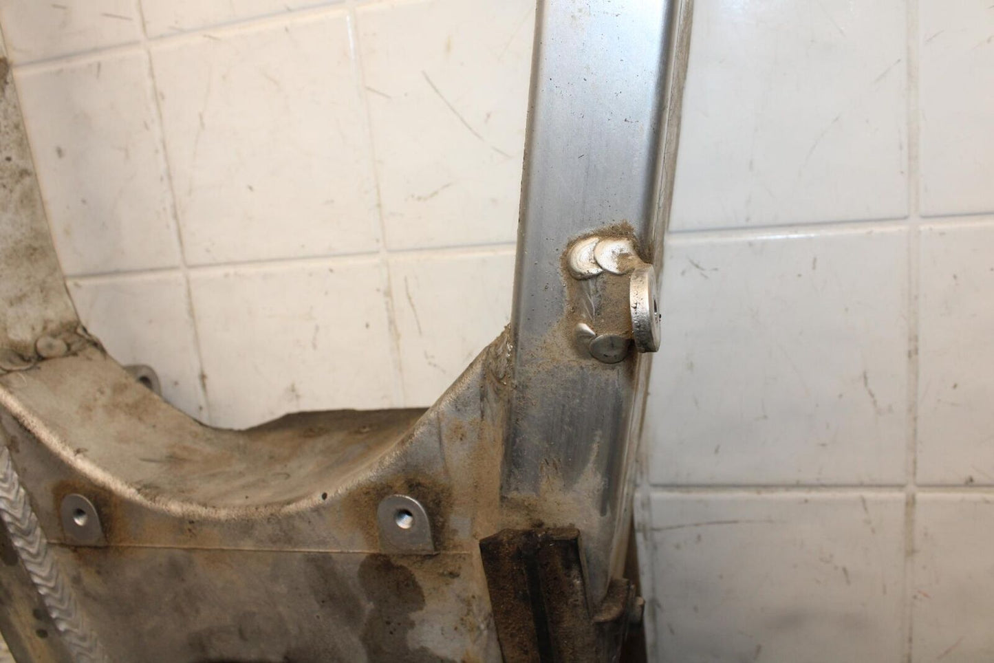 2001 Suzuki GSXR600 REAR SWINGARM BACK SUSPENSION SWING ARM 61000-39F00 BB59