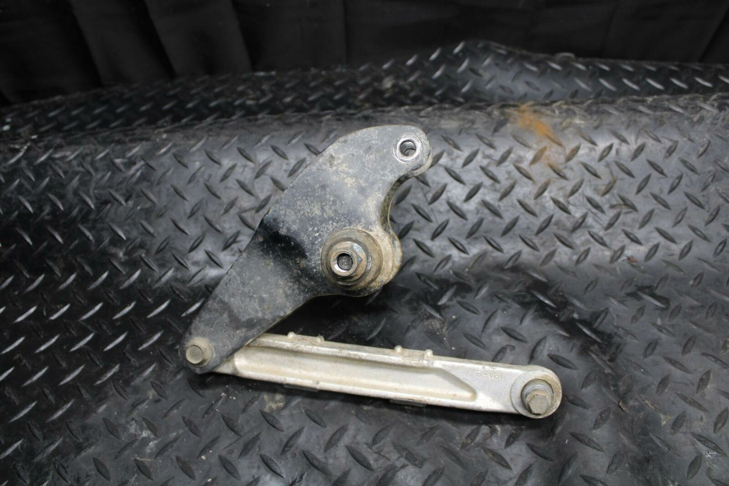 85-86 SUZUKI QUADRACER 250 REAR DOGBONE SHOCK LINKAGE LINK BB210