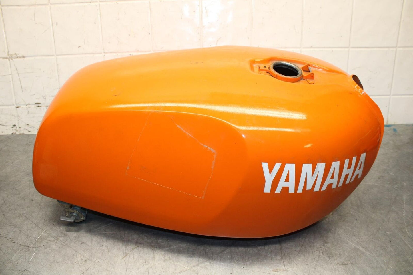 1977 Yamaha XS750 GAS TANK FUEL PETROL RESERVOIR BB554