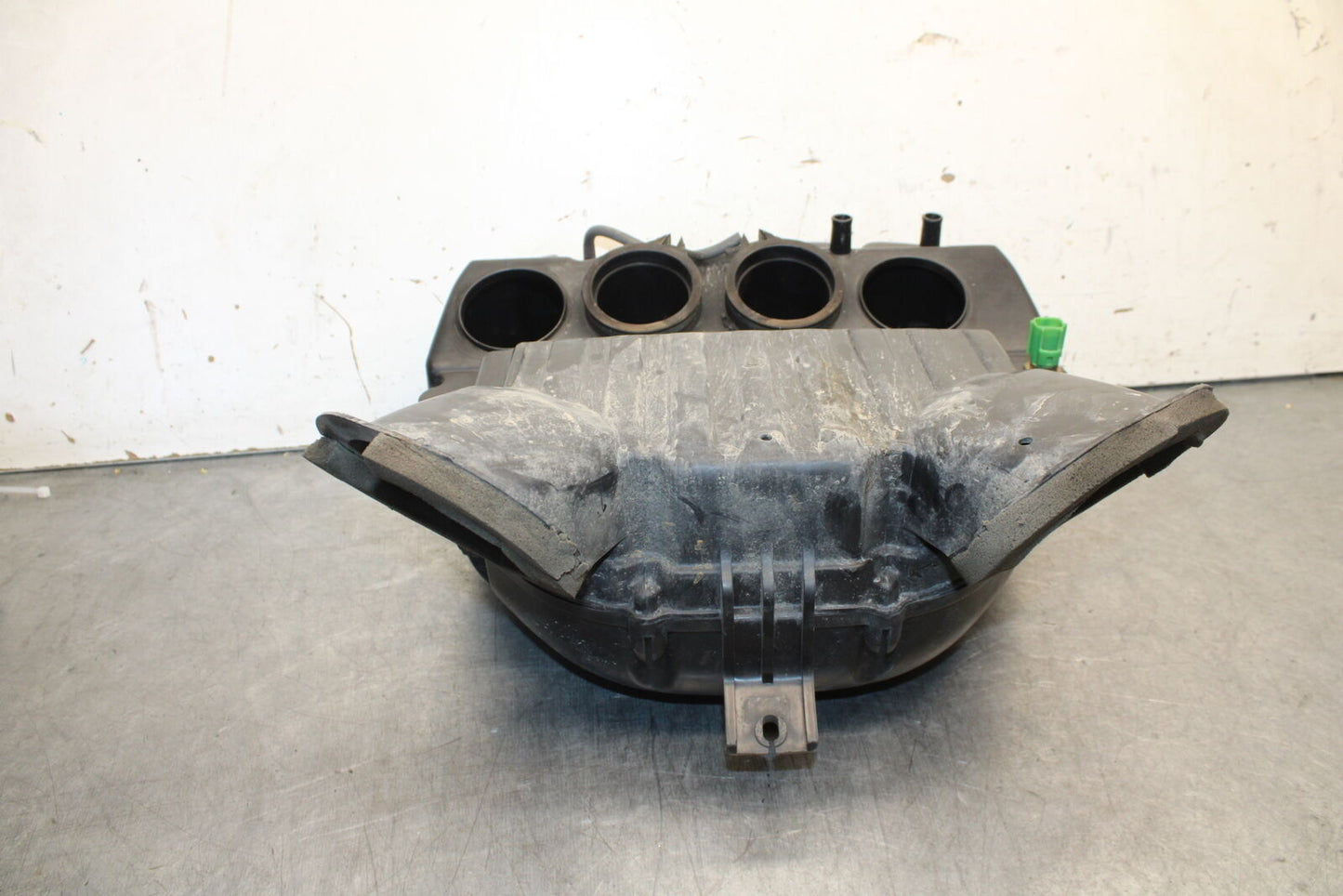 05-06 SUZUKI GSXR1000 AIRBOX AIR INTAKE FILTER BOX 13700-41G00 13740-41G00 BB663