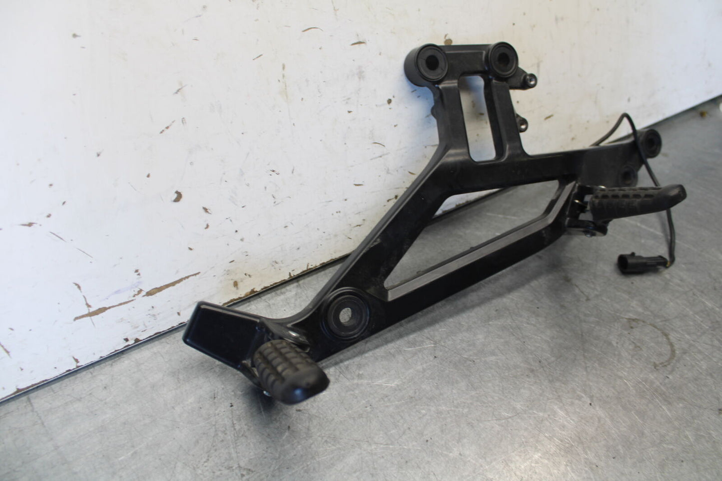 06-07 DUCATI MONSTER 695 RIGHT REARSET REAR SET DRIVER FOOT PEG REST STOP BB674
