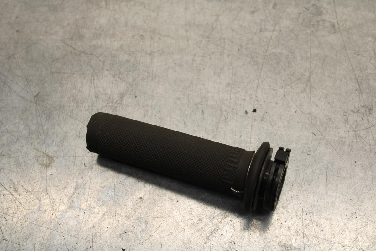 05 YAMAHA YZF R6S RIGHT THROTTLE GRIP BB600