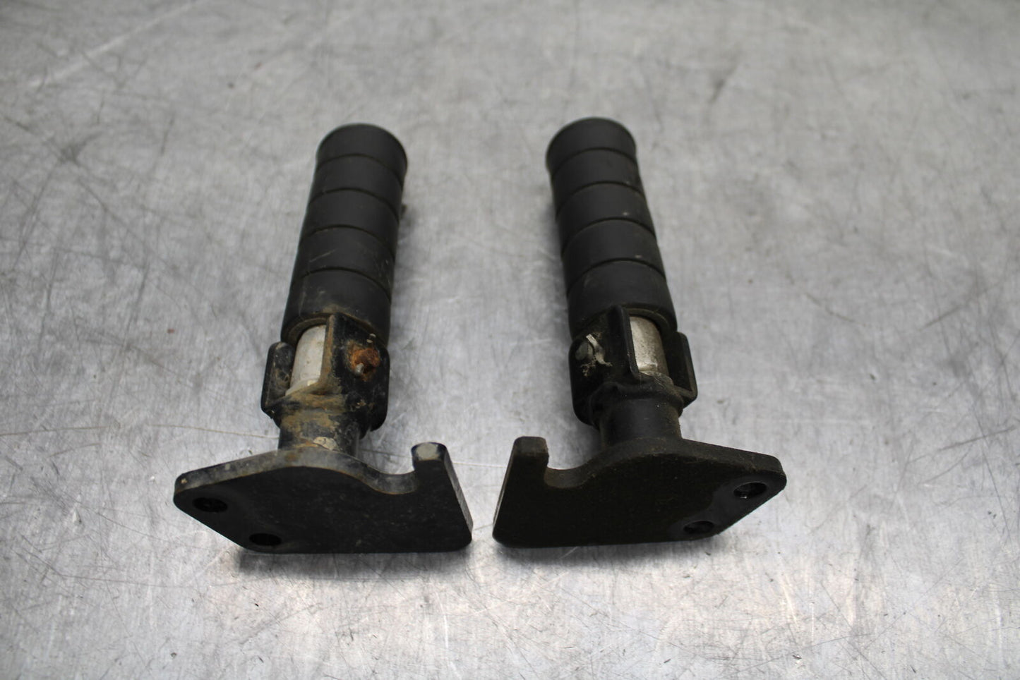 99-00 YAMAHA V STAR 1100 REAR PASSENGER FOOT STEP PEG BB711