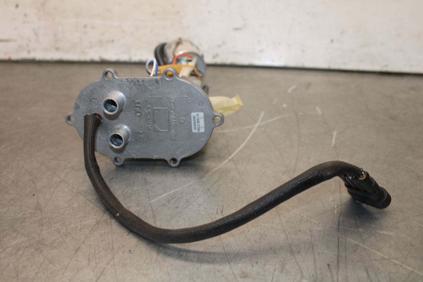 09-11 DUCATI STREETFIGHTER FUEL PUMP GAS PETROL SENDER UNIT BB705