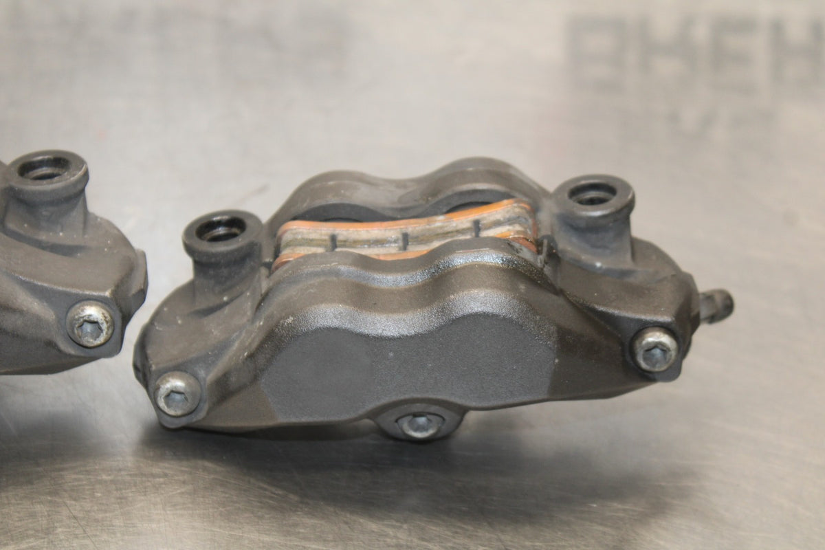 05-06 HONDA CBR600RR RIGHT LEFT FRONT BRAKE CALIPER SET PAIR CALIPERS BB945