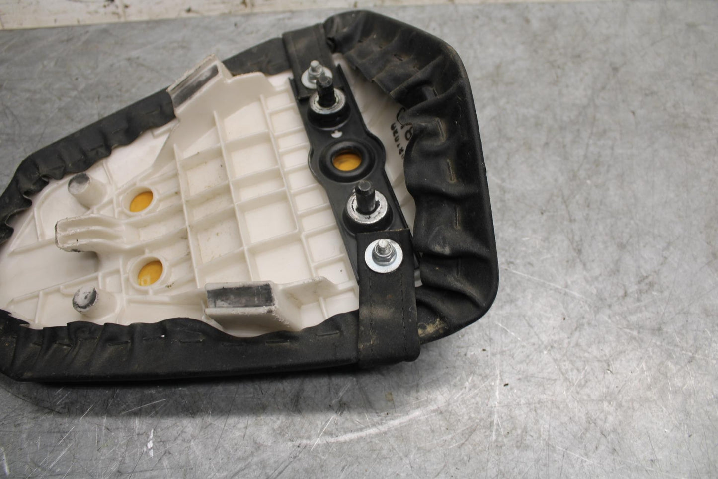 2009 Kawasaki Ninja ZX6R ZX600R REAR BACK PASSENGER TANDEM SEAT PAD SADDLE BB538