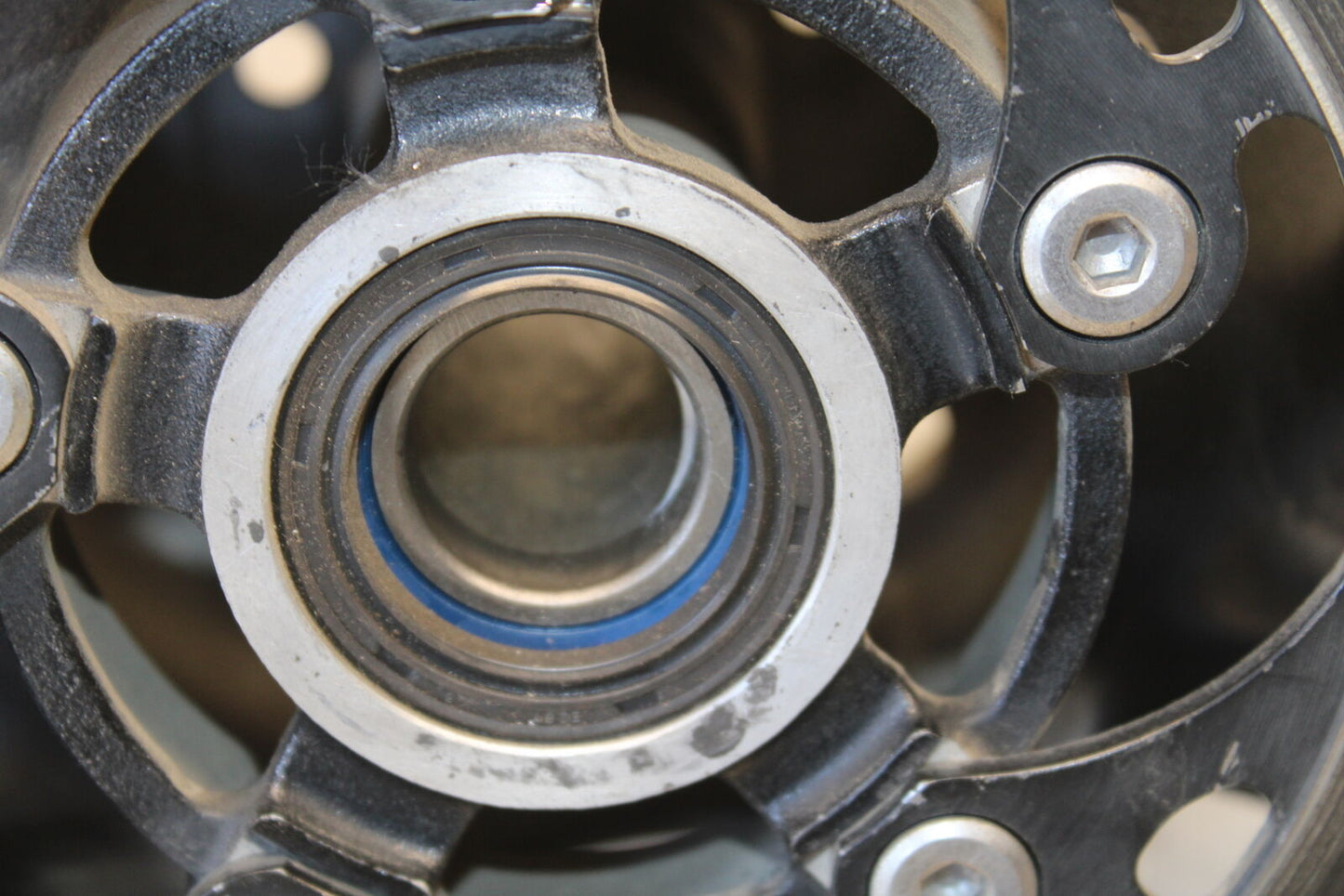 01-02 SUZUKI GSXR1000 REAR WHEEL BACK RIM BB73