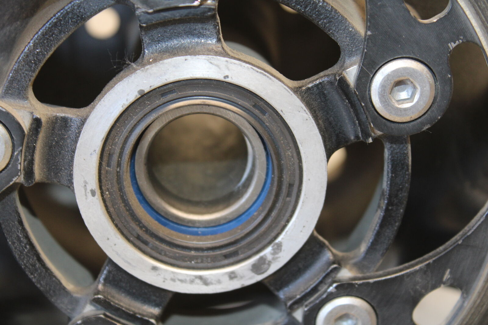 01-02 SUZUKI GSXR1000 REAR WHEEL BACK RIM BB73