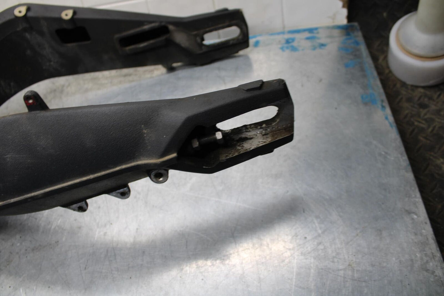 14-15 TRIUMPH STREET TRIPLE R REAR SWINGARM BACK SUSPENSION SWING ARM BB441