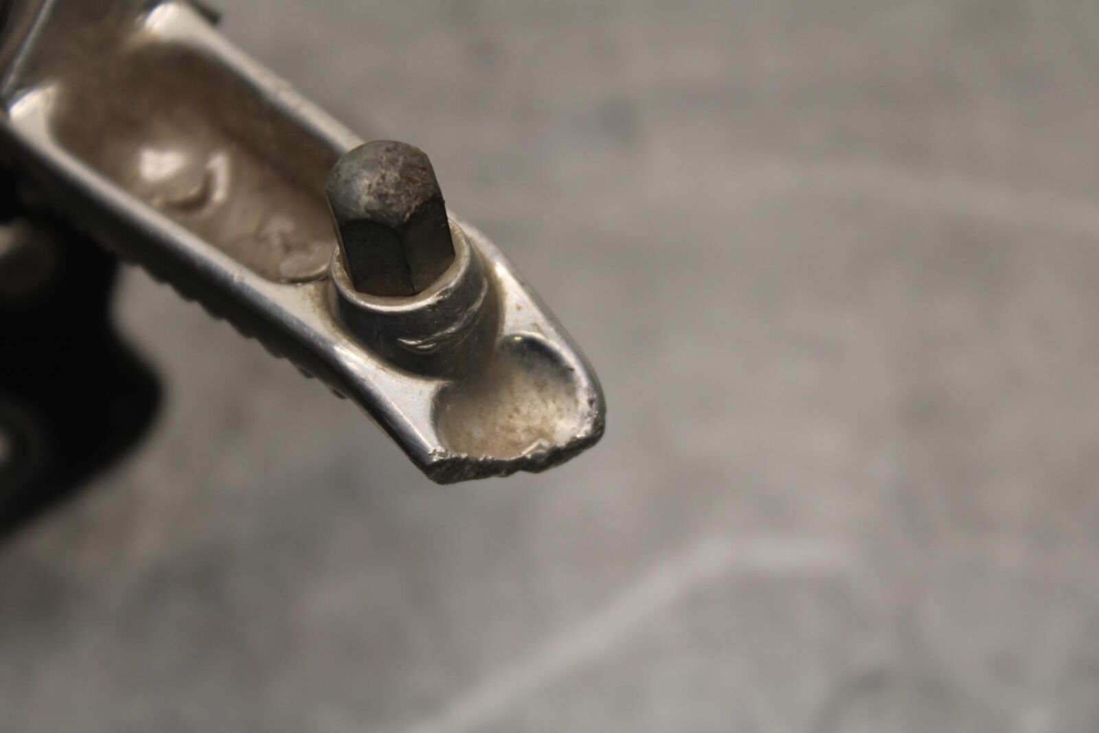 01-03 SUZUKI GSXR600 LEFT REARSET REAR SET DRIVER FOOT PEG REST STOP BB633