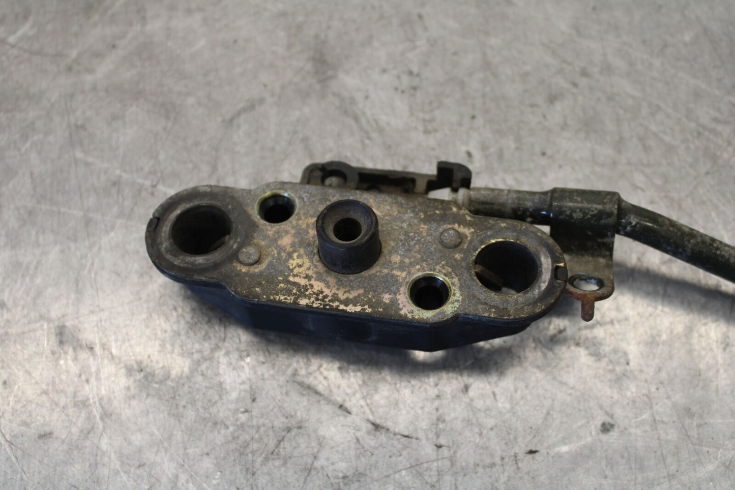 03-07 SUZUKI SV1000S REAR PASSENGER SEAT LATCH LOCK ASSEMBLY BB657