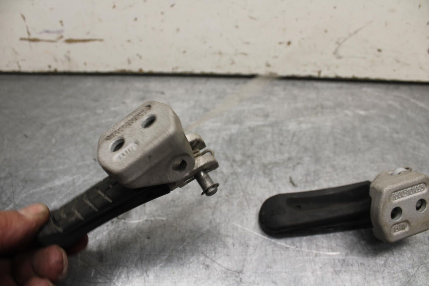 16-18 KTM 690 DUKE REAR BACK PASSENGER PEG SET PAIR BB631