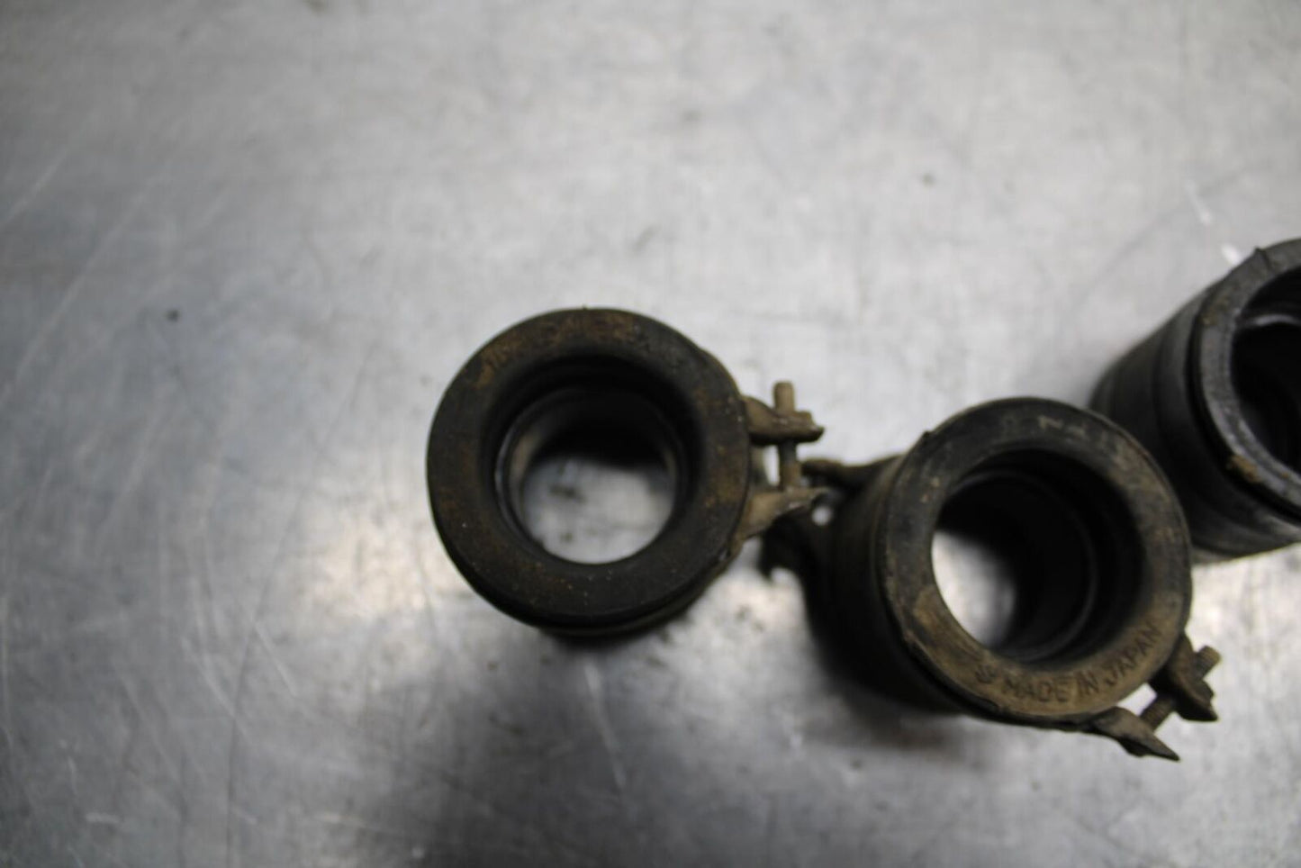 75 SUZUKI GT 550 INTAKE MANIFOLDS BB72