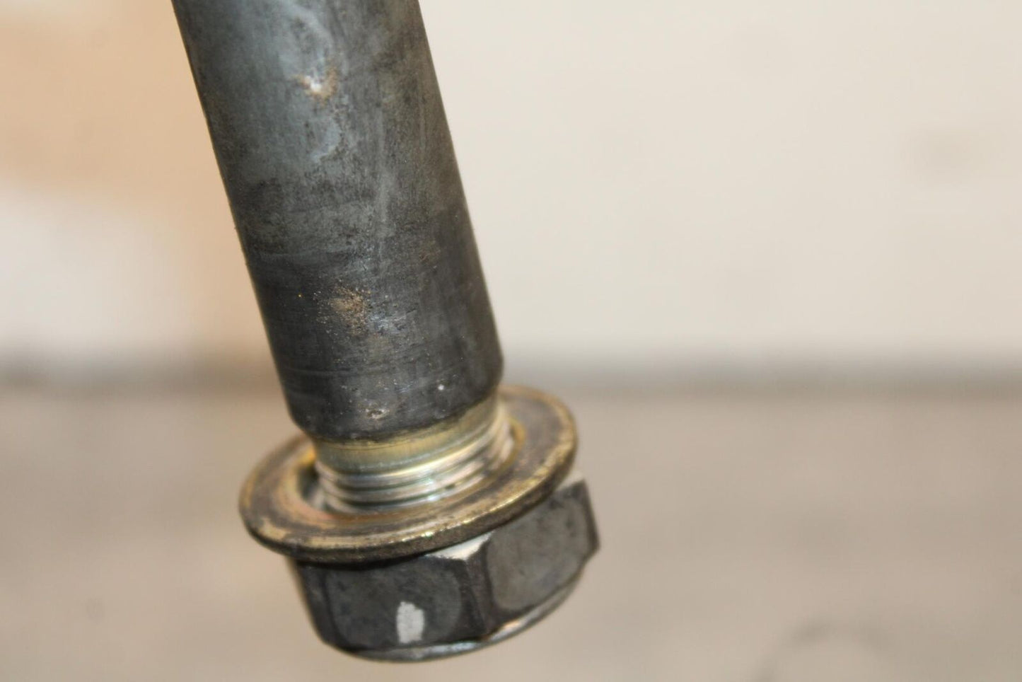 01-06 HONDA CBR600F4I REAR AXLE BACK WHEEL RIM BOLT AXEL 42301-MAS-000 BB626