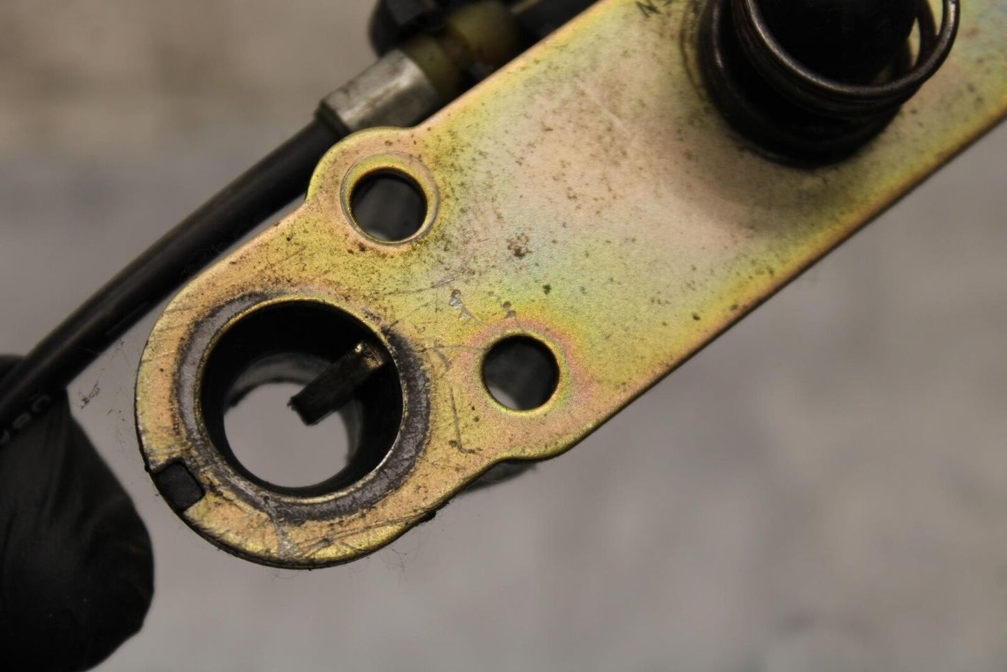 1997 Suzuki Bandit 1200 GSF1200S SEAT LATCH BB559