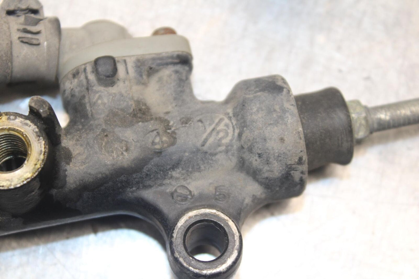 1988 Yamaha FZ600 RIGHT REARSET REAR SET DRIVER FOOT PEG REST STOP BB601