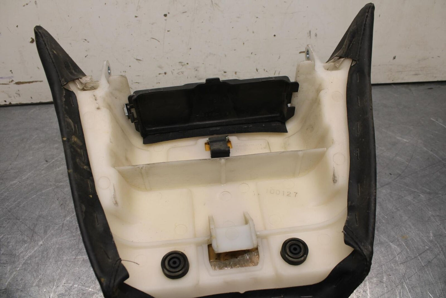 93-07 YAMAHA VMAX 1200 REAR BACK PASSENGER SEAT BB634