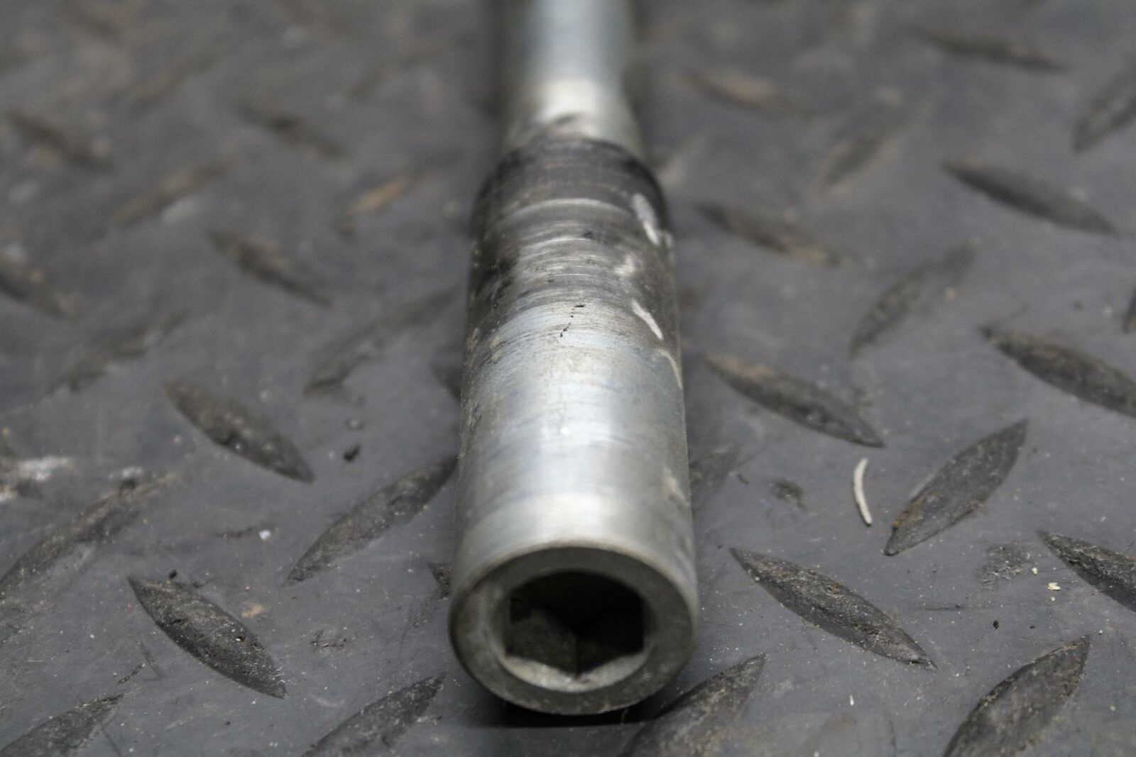 03 SUZUKI SV650S FRONT WHEEL RIM AXLE PIVOT BOLT BB219