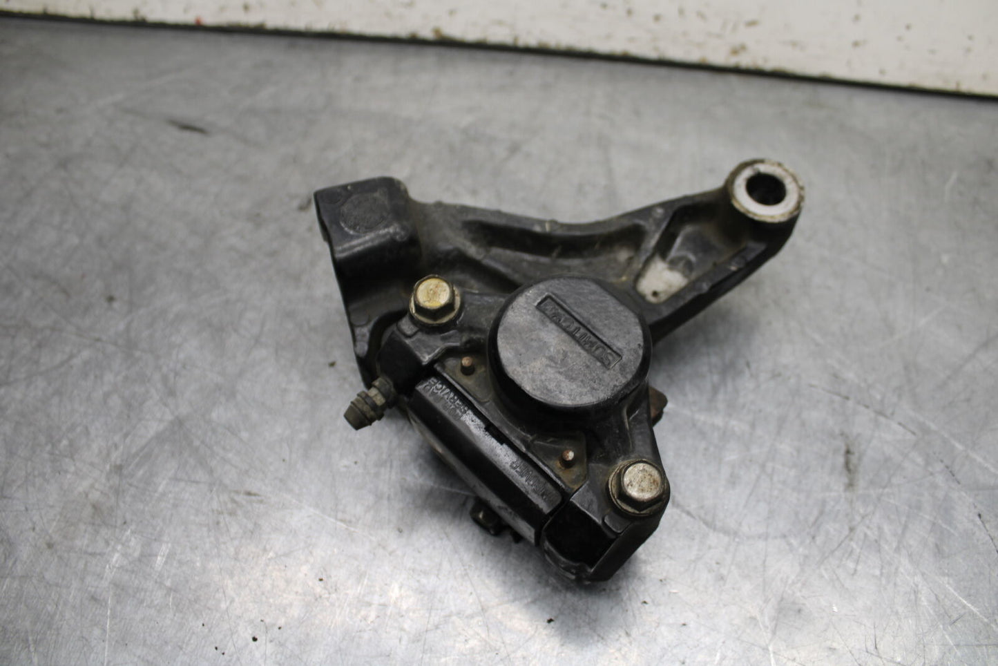 99-00 YAMAHA V STAR 1100 REAR BACK BRAKE CALIPER W MOUNT BRACKET BB711