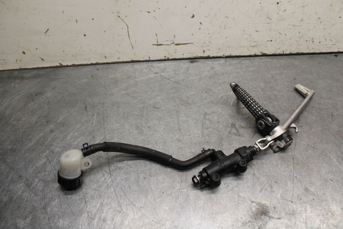 13-18 KAWASAKI NINJA ZX6R REAR BACK BRAKE MASTER CYLINDER W RESERVOIR BB682