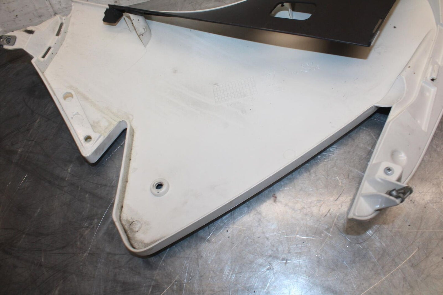 2010 Aprilia RSV1000R RIGHT MID UPPER SIDE FAIRING COWL PLASTIC BB513