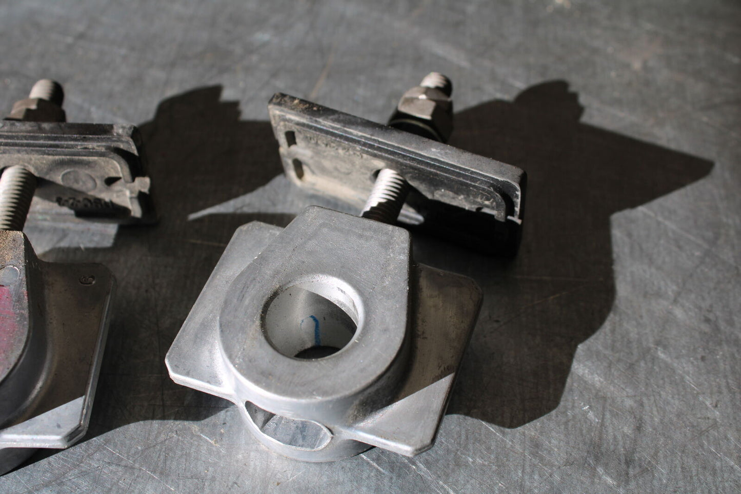 19-22 KAWASAKI Z400 SWINGARM CHAIN TENSIONER ADJUSTMENT BRACKETS BB708