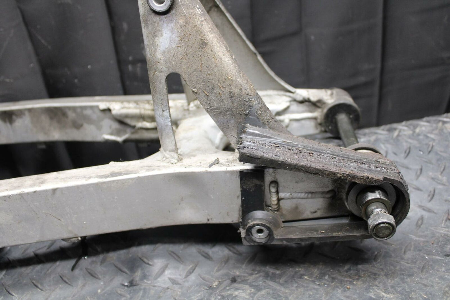 86 SUZUKI GS750ES REAR SWINGARM BACK SUSPENSION SWING ARM BB233