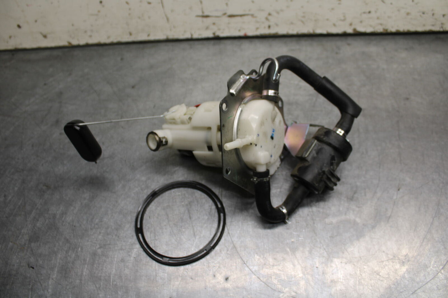15-16 HONDA CB300F FUEL PUMP GAS PETROL SENDER UNIT BB740