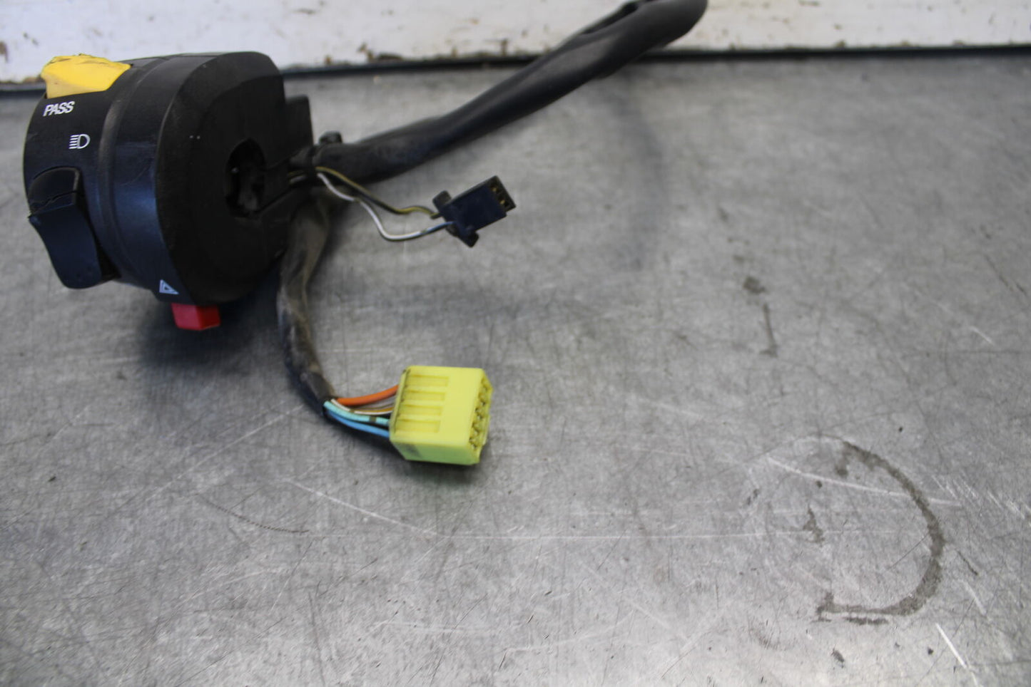 04 SUZUKI GSXR600 LEFT CLIP ON HORN SIGNALS SWITCH SWITCHES 37400-29G11 BB676