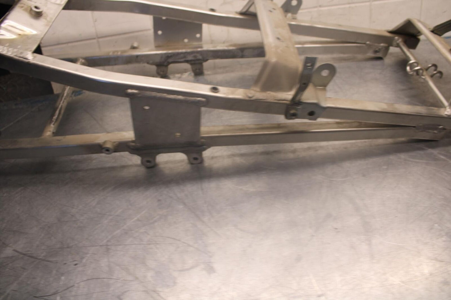 98-99 HONDA CBR900RR REAR SUBFRAME BACK SUB FRAME BB458