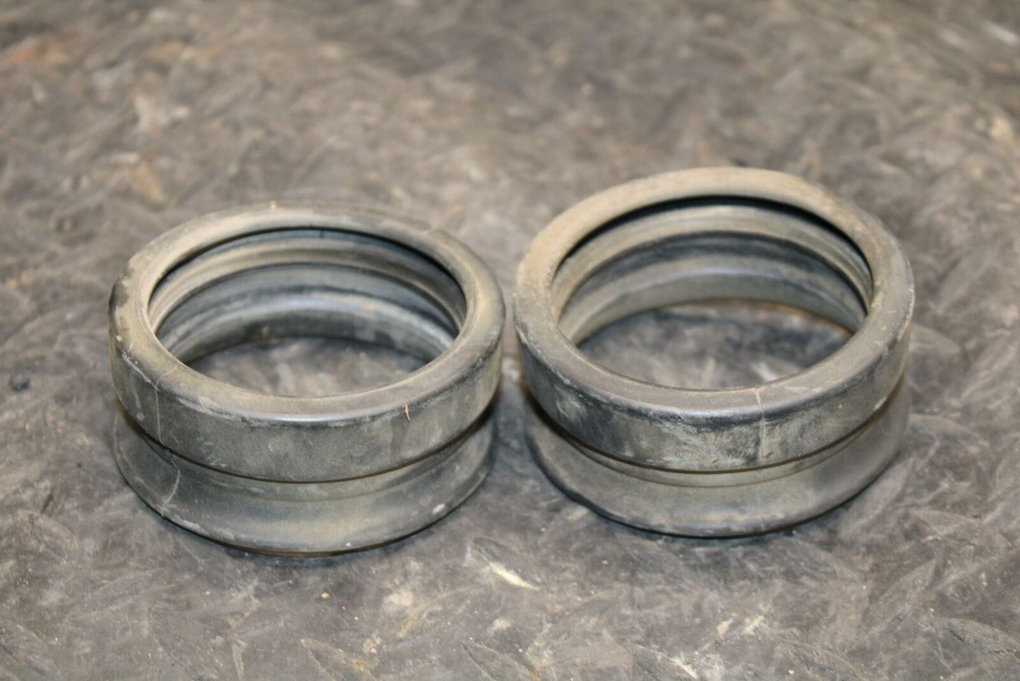 03-04 HONDA CBR600RR RIGHT LEFT AIR INTAKE DUCTS GROMMET BOOT RUBBERS BB218