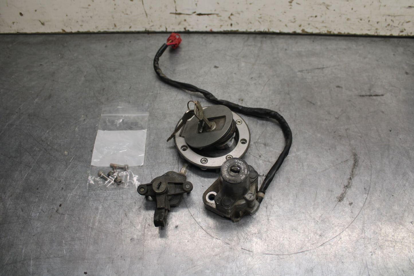 96-07 YAMAHA YZF600R IGNITION LOCK KEY SET W/ GAS CAP AND SEAT LOCK BB746