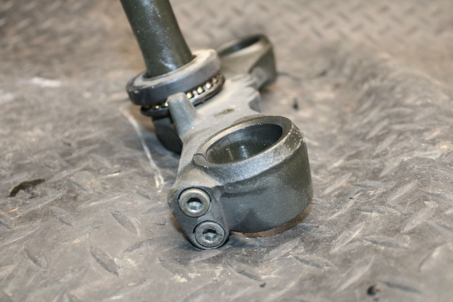 86 SUZUKI GS750ES FRONT FORKS CLAMP LOWER TRIPLE TREE STEM BB233