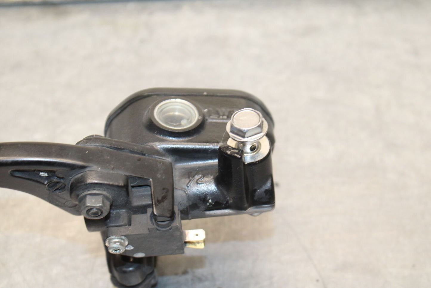 19-22 KAWASAKI Z400 FRONT BRAKE MASTER CYLINDER w/ LEVER BB738