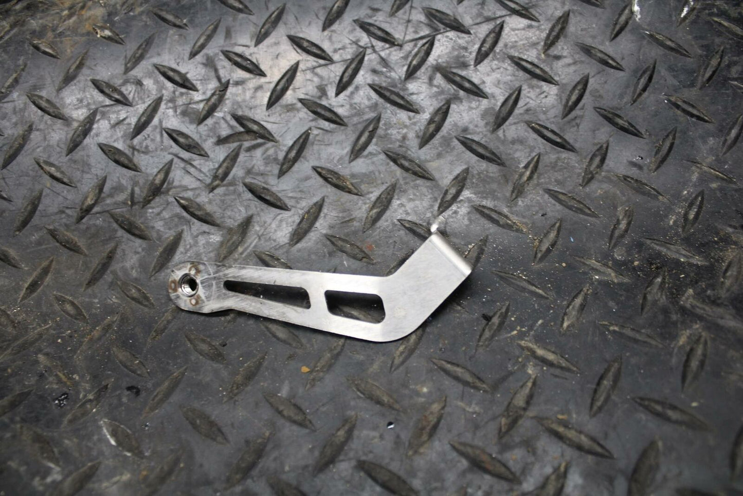 13 SUZUKI GSXR750 ENGINE RADIATOR MOTOR COOLER COOLING RADIATER BRACKET BB217