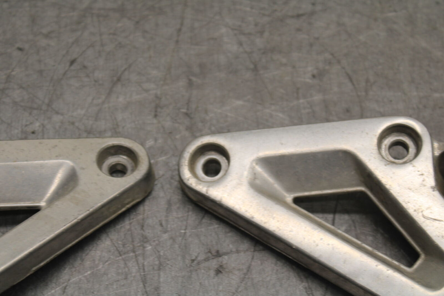 82-83 HONDA V45 MAGNA REAR PASSENGER FOOT STEP PEG BB107