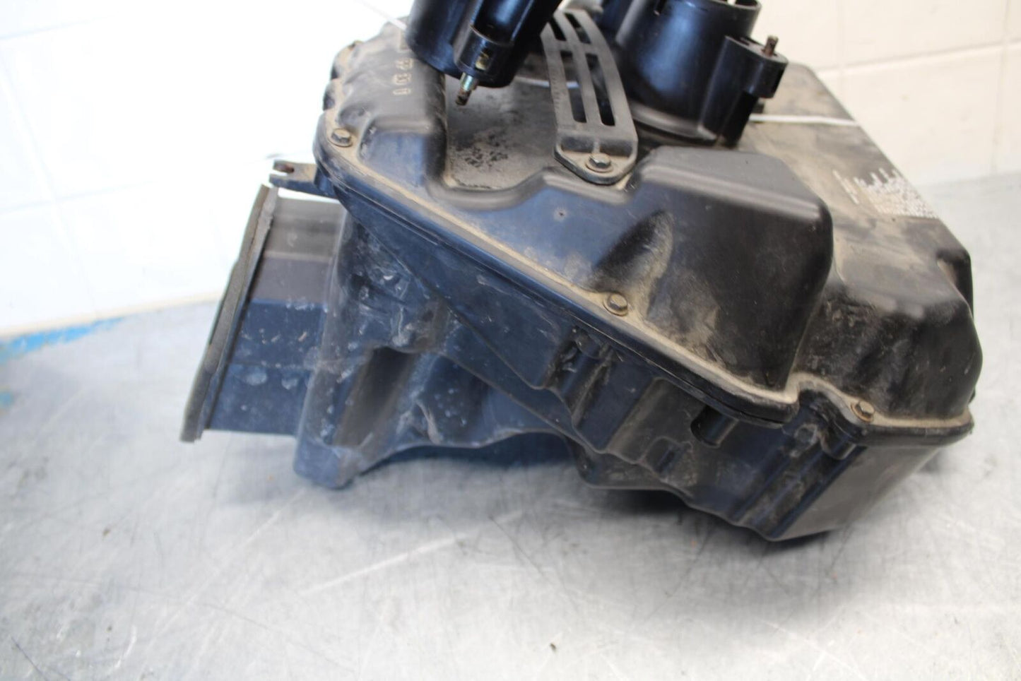2006 Triumph Daytona 675 Triple AIRBOX AIR INTAKE FILTER BOX BB434