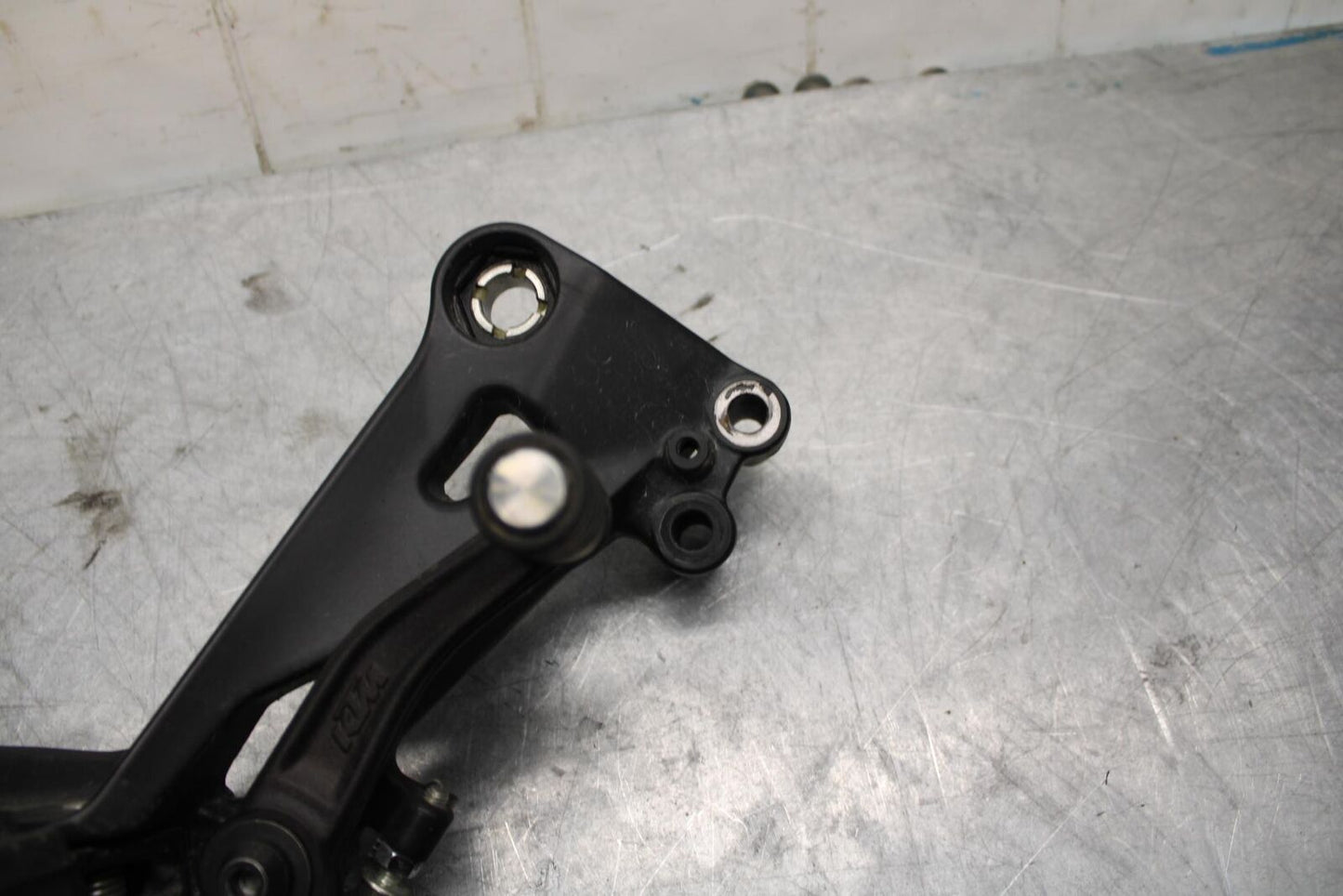 18 KTM RC 390 RIGHT REARSET REAR SET DRIVER FOOT PEG REST STOP BB442