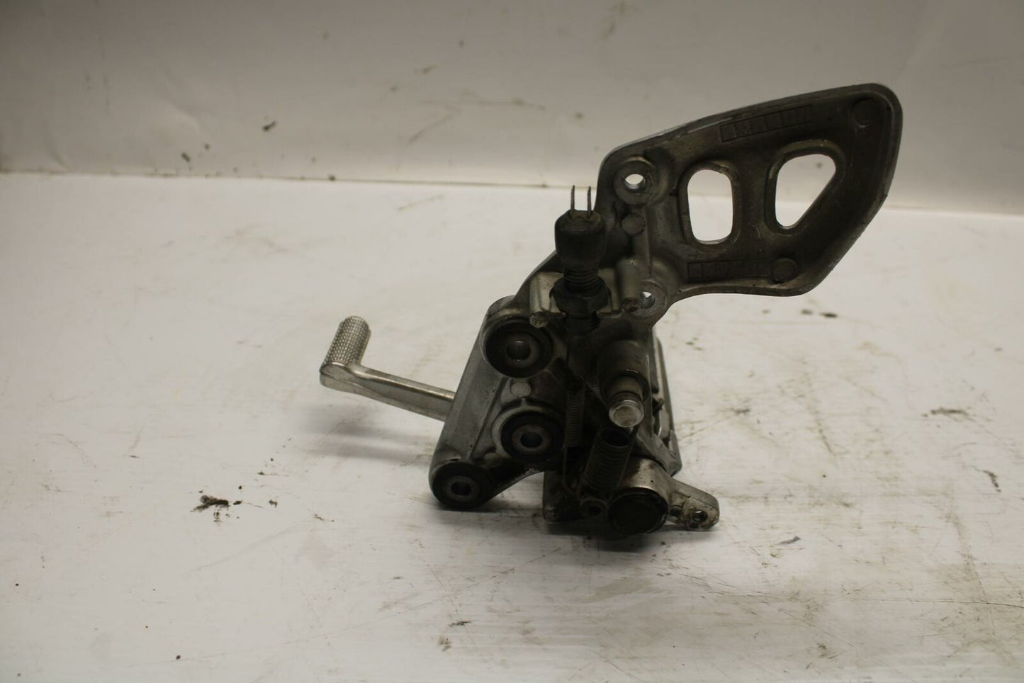 00-07 SUZUKI HAYABUSA RIGHT REARSET REAR SET DRIVER FOOT PEG REST STOP BB281