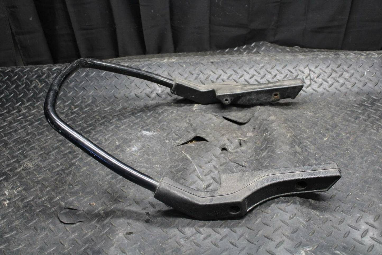 86 SUZUKI GS750ES PASSENGER REAR SEAT GRAB BAR HANDLE SET BB233