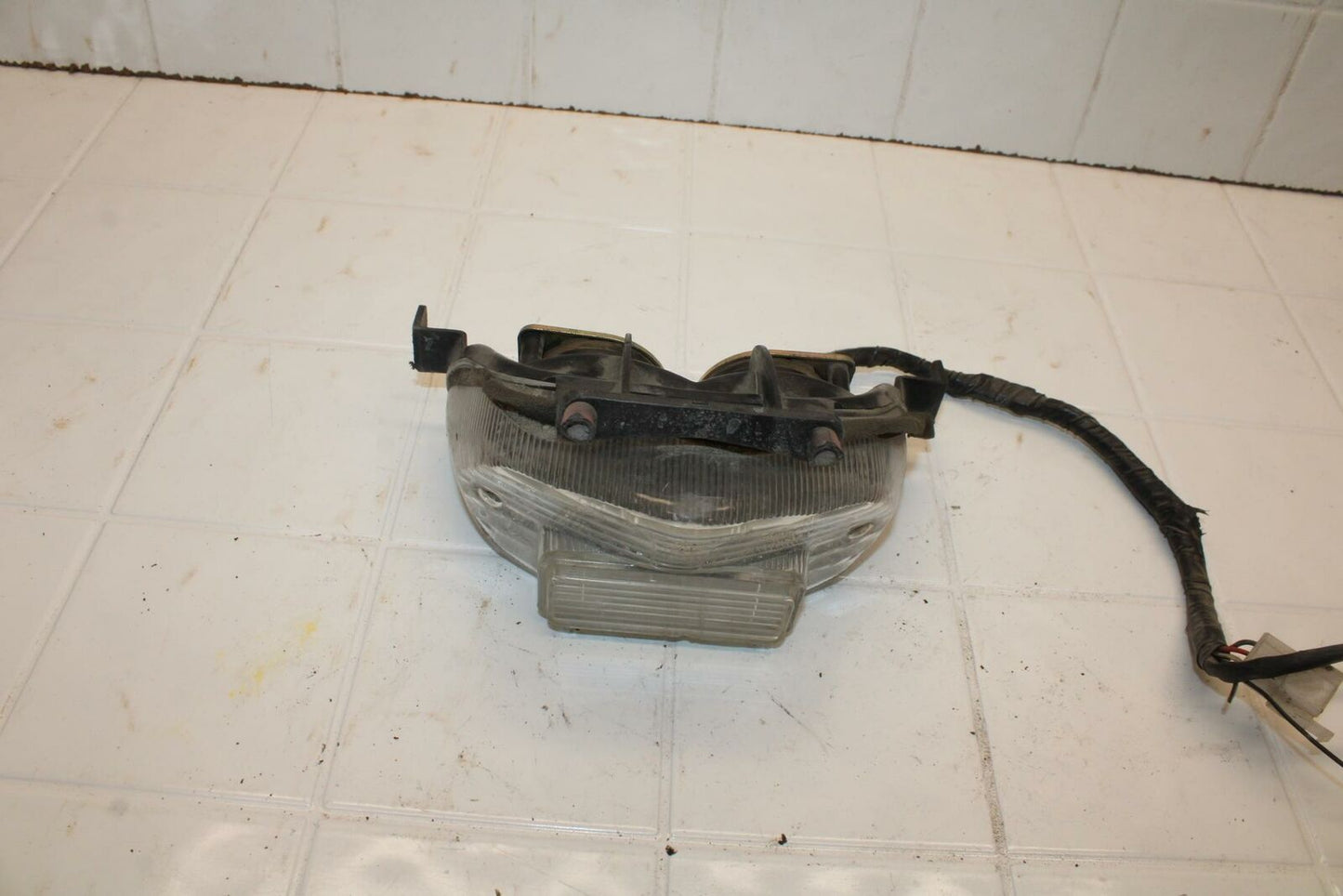 01-02 SUZUKI GSXR750 REAR TAIL TAILLIGHT BACK BRAKE LIGHT BB402