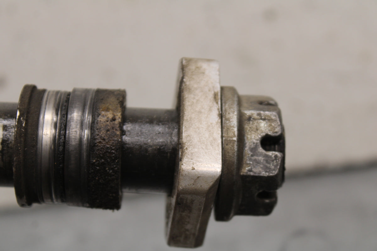 06-07 SUZUKI GSXR750 REAR AXLE BACK WHEEL RIM PIVOT BOLT AXEL 64711-49G10 BB670