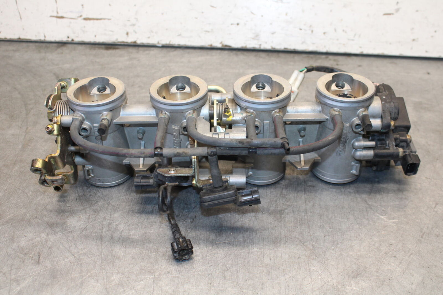 03-04 KAWASAKI NINJA ZX6RR MAIN FUEL INJECTORS / THROTTLE BODIES BB684