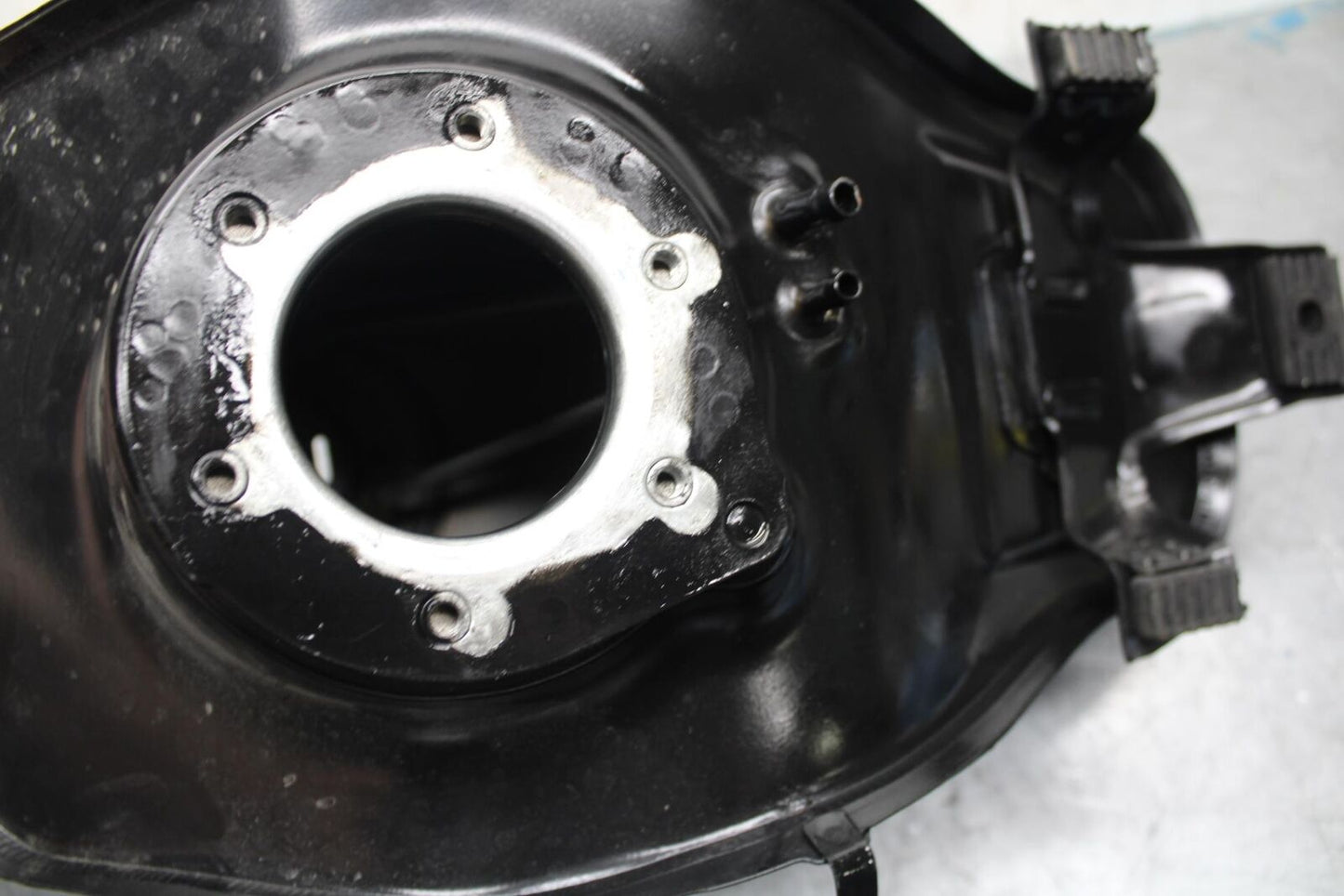 21 HUSQVARNA VITPILEN 401 GAS TANK FUEL CELL PETROL RESERVOIR BB467