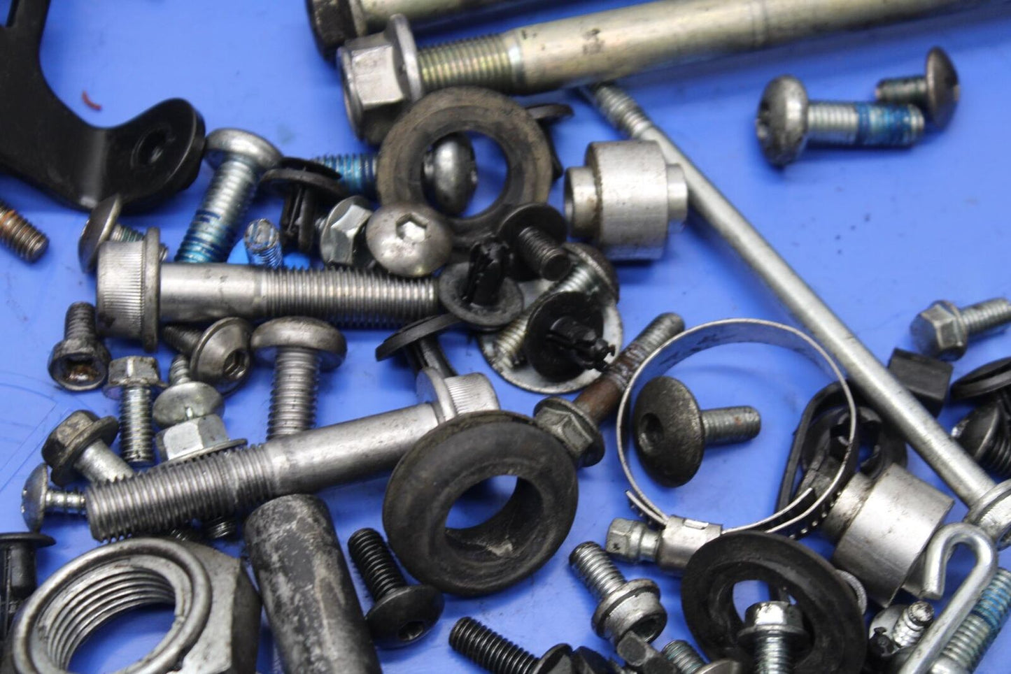 2011 Suzuki GSXR1000 MISCELLANEOUS MOUNTING BOLTS HARDWARE MOTOR SCREWS BB96