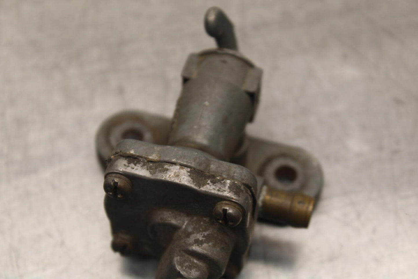 80-83 SUZUKI GS750E FUEL GAS TANK PETCOCK SHUT ON OFF VALVE BB82